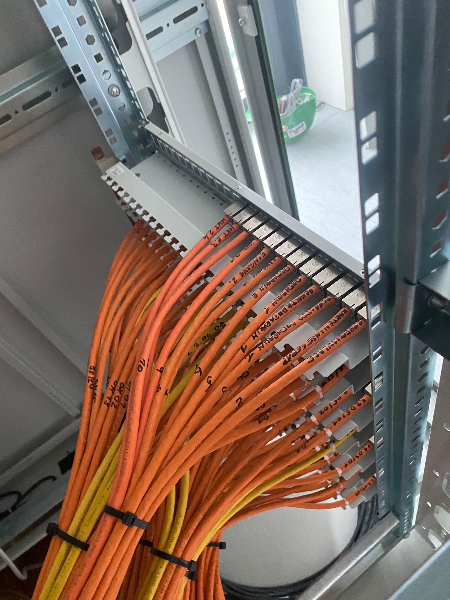 Komerčné a rezidenčné elektroinštalácie